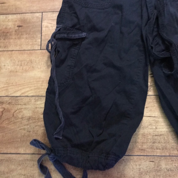 đź‘–725 Originals Capri Cargo Type Shortsđź‘– - Picture 3 of 5